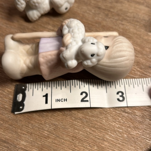 Used vintage Precious Moments  nativity set five pieces. - Picture 7 of 7